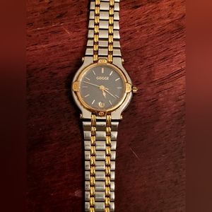 Ladies Vintage Gucci 9000L Quartz Watch